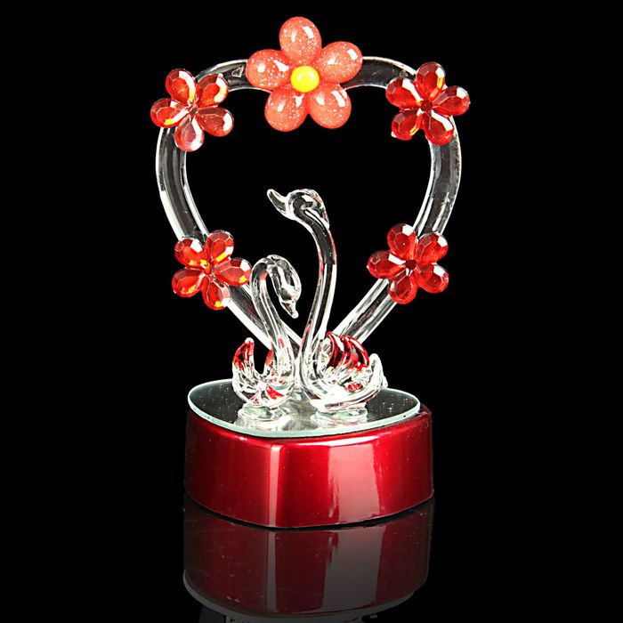 Сувенир "Лебединая пара у сердца в цветах" световой