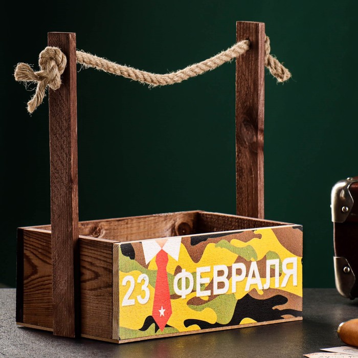 

Кашпо деревянное "23 февраля" 24,5х17х9 (30) см ручка канат, коричневый