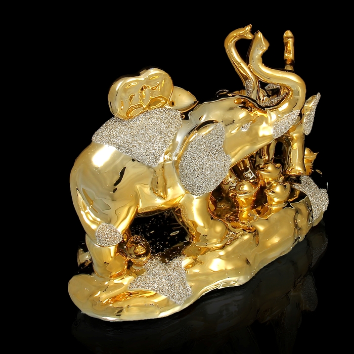 Нэцкэ под золото "Три слона со слитками"