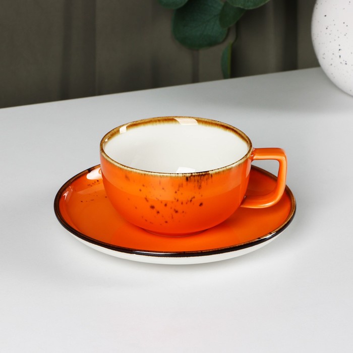 Чайная пара фарфоровая Magistro «Церера», 2 предмета: чашка 250 мл, блюдце d=16,3 см, цвет оранжевый маслёнка фарфоровая magistro церера 18×12 см цвет голубой
