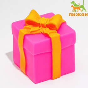 Игрушка пищащая "Подарок", виниловая, 6,5 х 7,8 см