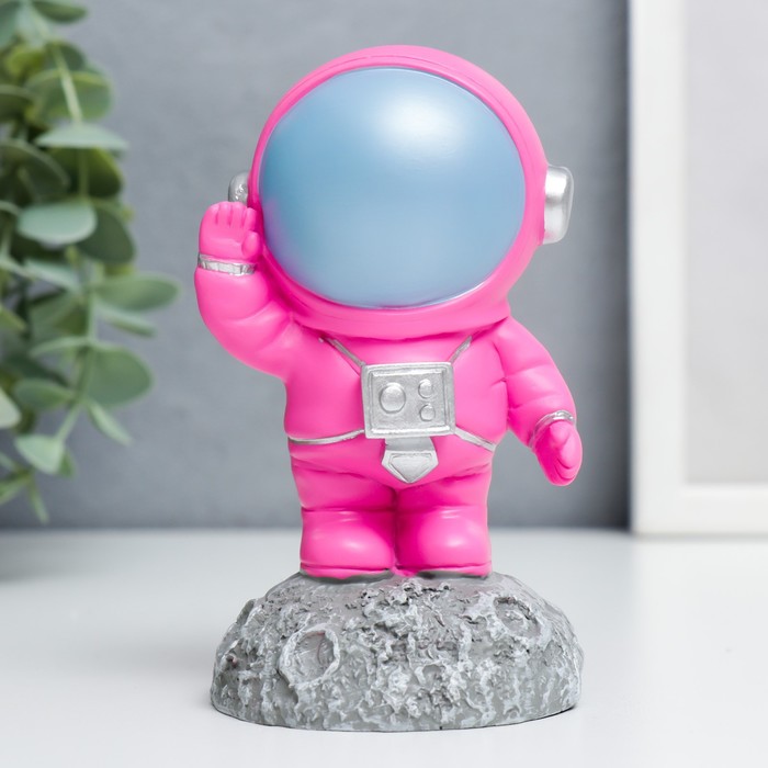 Сувенир полистоун Астронавт на луне ярко-розовый 11,5х6,5х6,5 см