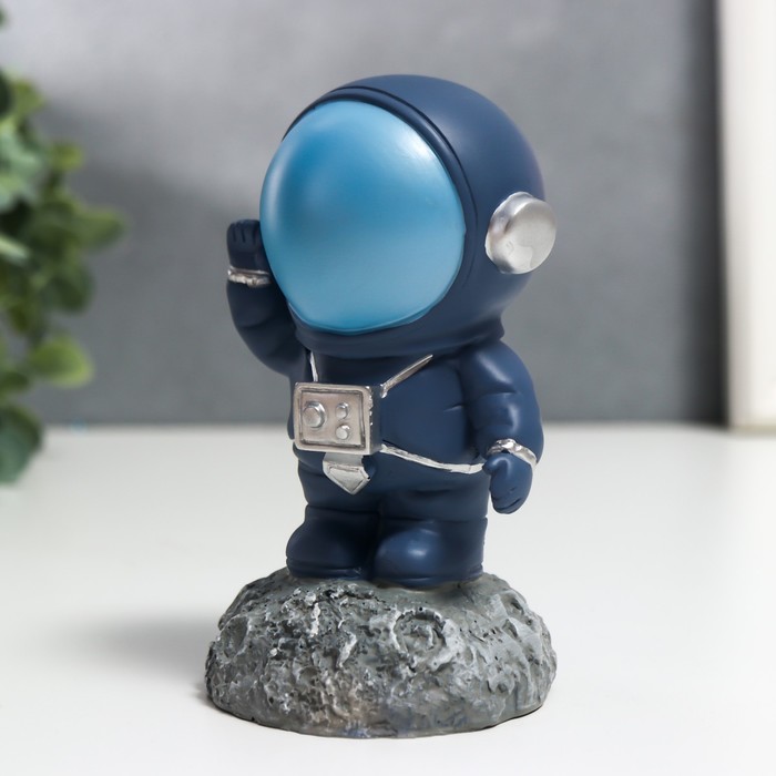 Сувенир полистоун "Астронавт на луне" серый 11,5х6,5х6,5 см 7345733