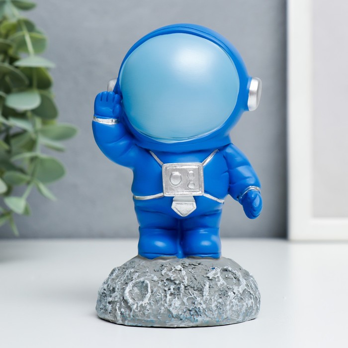 Сувенир полистоун Астронавт на луне ярко-синий 11,5х6,5х6,5 см