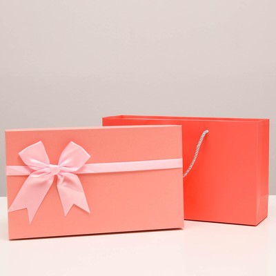 Коробка подарочная розовая, 28,5х16,5х7,5