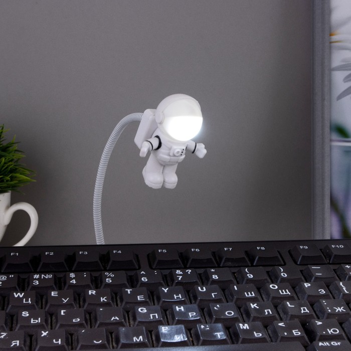 Ночник "Астронавт" LED 0,5Вт от USB бело-черный 6х32,2 см 7306430