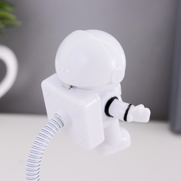 Ночник "Астронавт" LED 0,5Вт от USB бело-черный 6х32,2 см 7306430