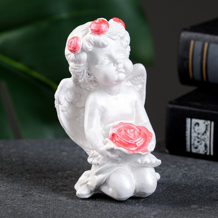 Фигура Ангелочек с розой перламутр, 10х6х5см