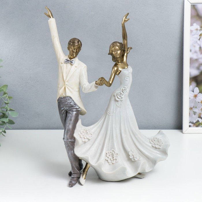 Сувенир полистоун Молодожёны - свадебный танец 35,5х14х25 см