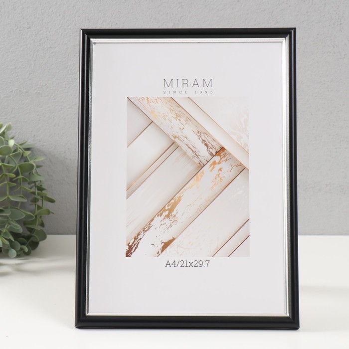 

Фоторамка пластик "МИРАМ" 21х29,7 см, (A4) чёрный с серебром (пластиковый экран)