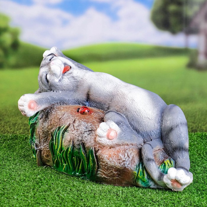 Садовая фигура "Котенок на камне отдыхает" 25х46см