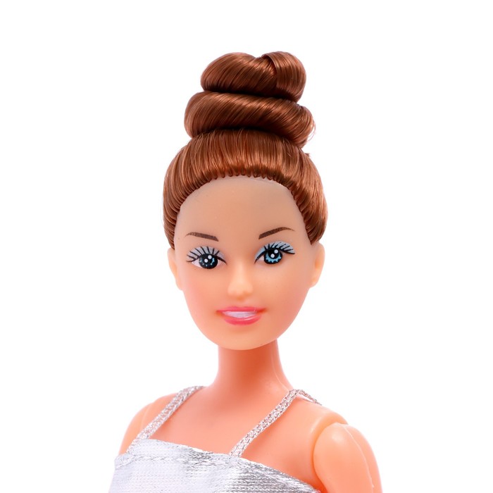 

Кукла-модель «Кэтти» в платье