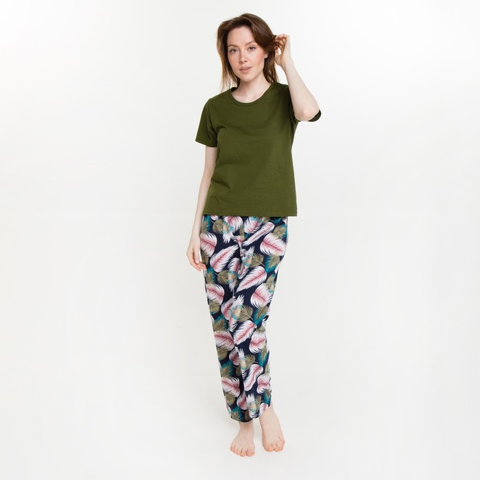 Комплект женский (футболка/брюки), цвет хаки/листья, размер 52