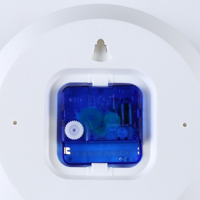 Часы настенные круглые "Мишка с шариком" белые