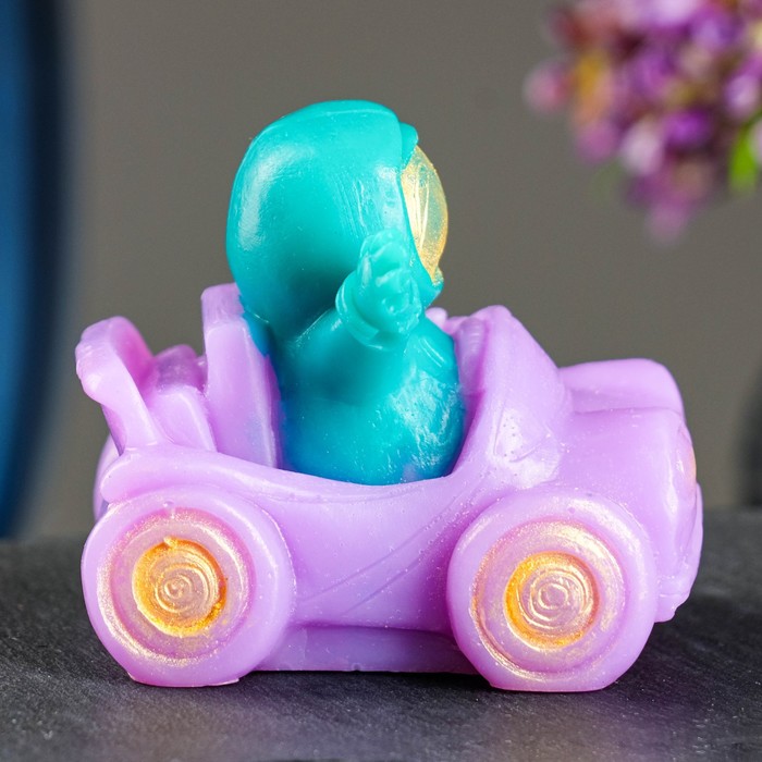 Фигурное мыло "Космонавт в машине" сиреневый с голубым, 7761438