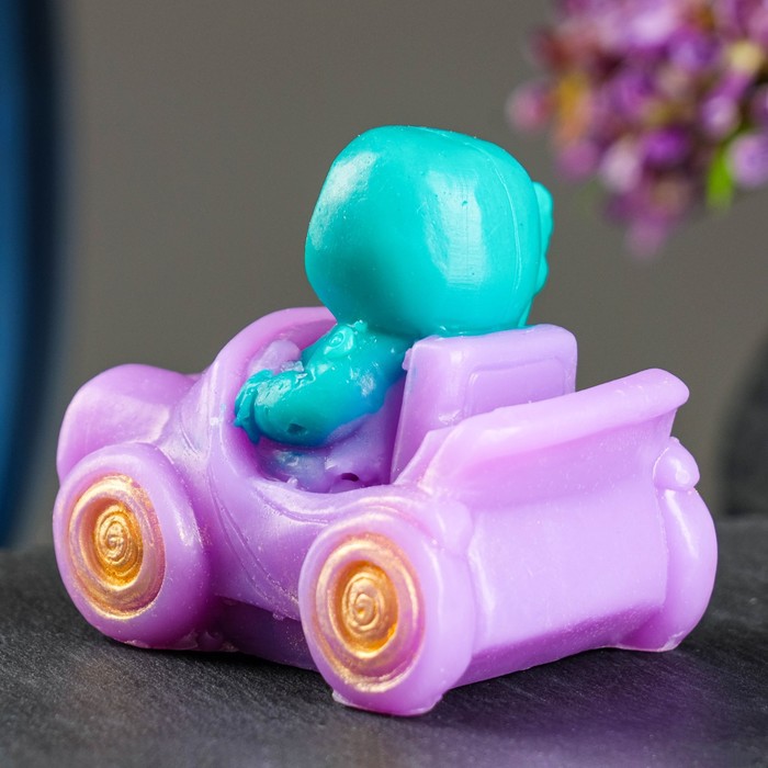 Фигурное мыло "Космонавт в машине" сиреневый с голубым, 7761438