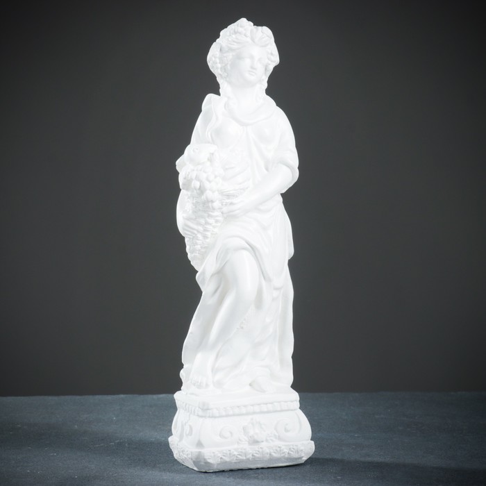 Статуэтка "Девушка с корзиной" малая белая