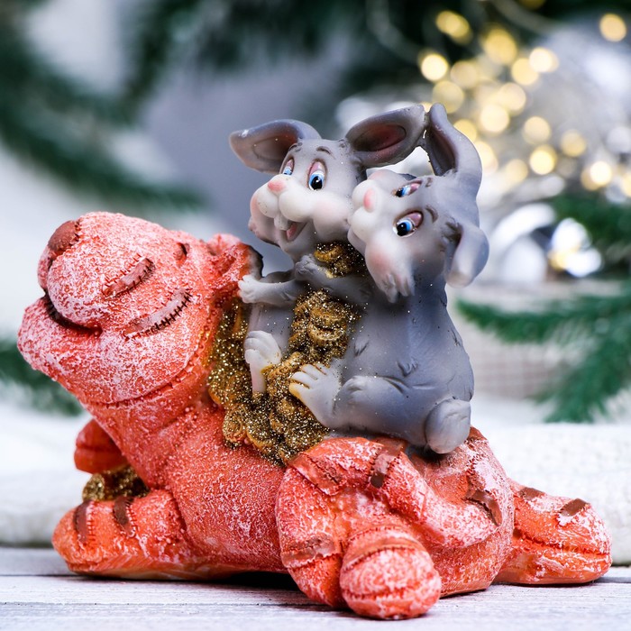 

Копилка "Зайцы на тигре" серые, 12х10х13см