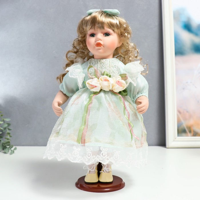 Кукла коллекционная керамика Джудит в нежно-мятном платье с цветочками 30 см