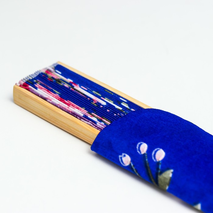 Веер бамбук, текстиль h=21 см "Цветы" с чехлом, синий