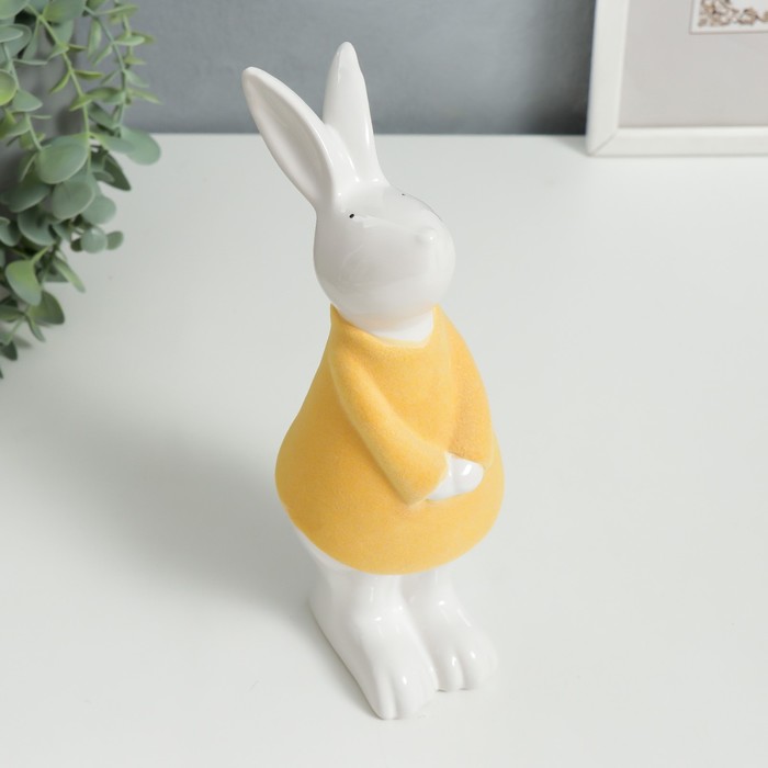Сувенир керамика Зайчик стеснительный ярко-жёлтый флок 22х7,8х10,6 см сувенир керамика кролик яйцо зелёный флок 15 8х8 5х8 5 см