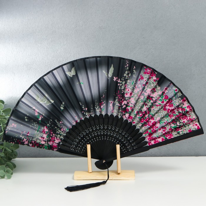 Веер бамбук, текстиль h=21 см "Цветы и бабочки" чёрный, с кисточкой