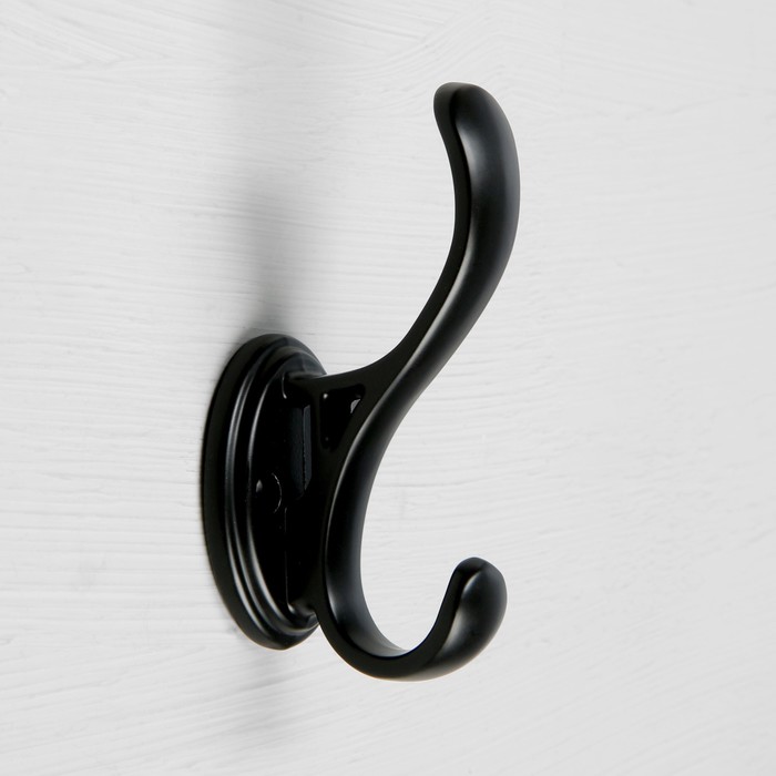 Крючок мебельный CAPPIO FLOW, двухрожковый, цвет черный