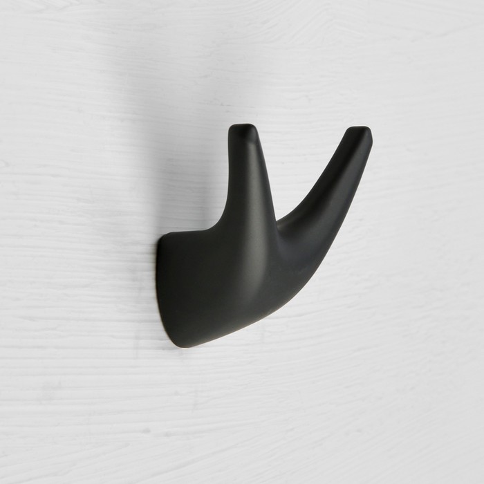 Крючок мебельный CAPPIO CKD009 GOAT, двухрожковый, черный