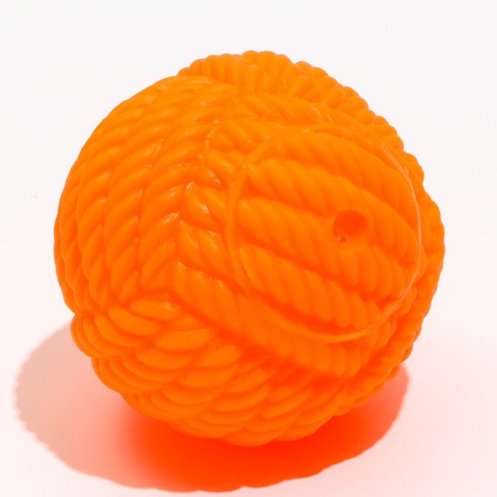 фото Игрушка для собак пищащая "клубок ниток", 8 см, оранжевая пижон