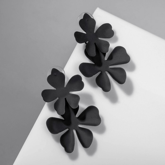 Серьги металл «Яркость» цветы, цвет чёрный