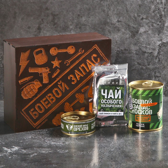 фото Набор в деревянной коробке "стратегический": чай 50 г., арахис 100 г., носки 43 р. фабрика счастья