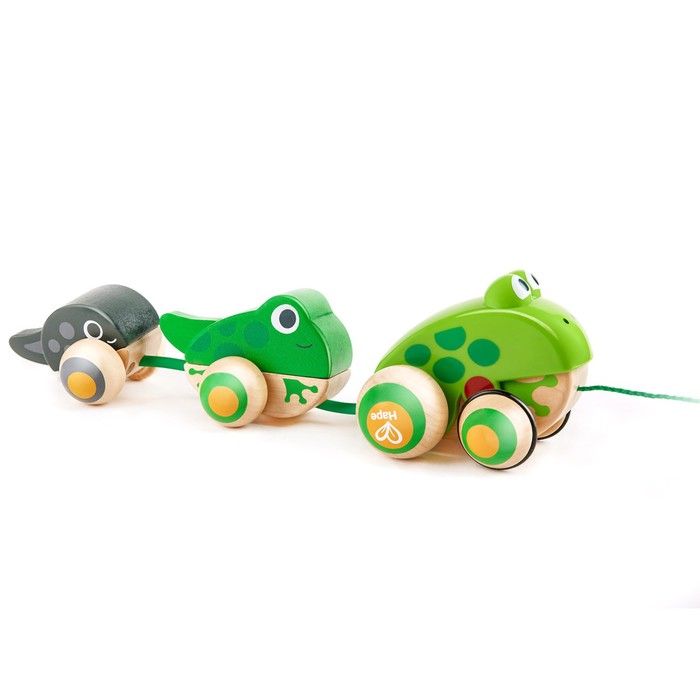 Каталка «Семья лягушек на прогулке» деревянные игрушки hape игрушка для малышей каталка семья лягушек на прогулке