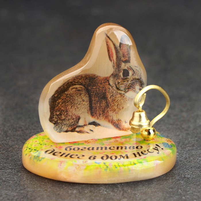 Сувенир "Кролик - богатства денег в дом несу!", с колокольчиком, на подставке, селенит