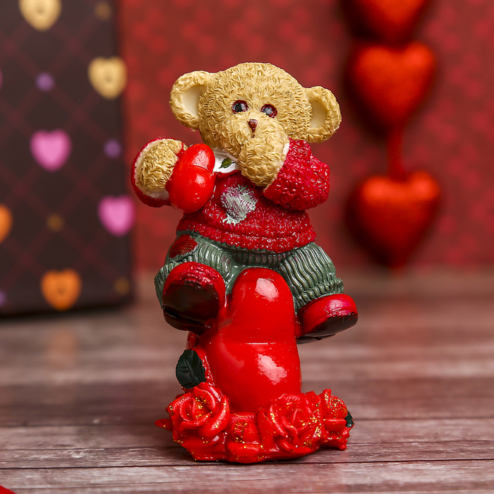 Сувенир "Мишки в кофточке на сердце с розами", МИКС