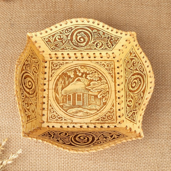 

Тарелка квадратная "Домик", береста