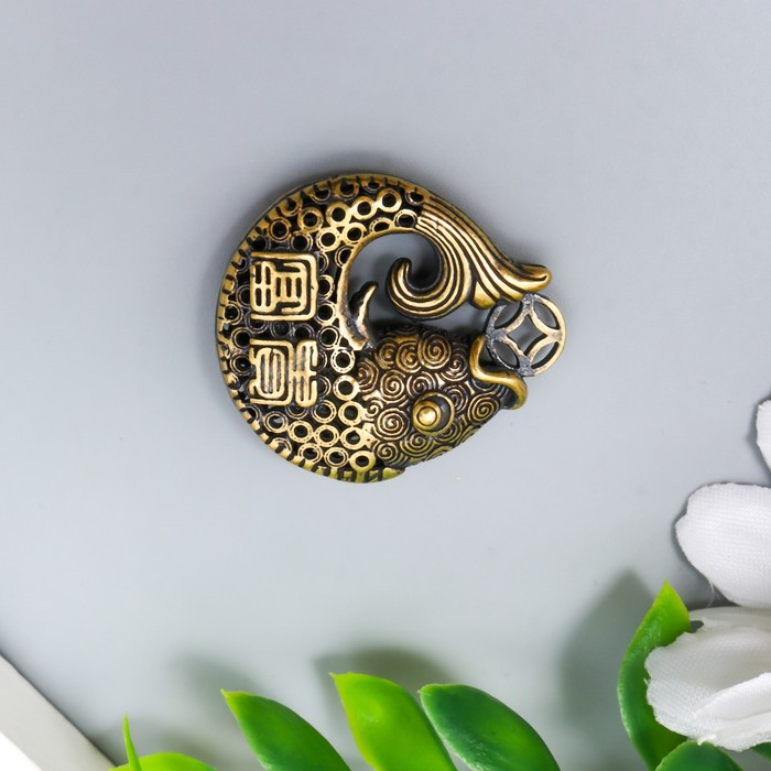 Сувенир латунь Карп с китайской монетой 3х2,8 см