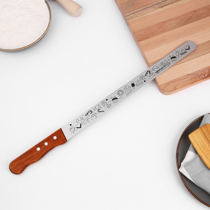фото Нож для бисквита с крупными зубцами «сладости», 48 х 3 см, лезвие 35 см konfinetta
