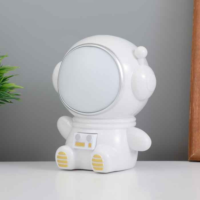 

Ночник "Космонавт" LED 1.5Вт USB АКБ белый 9,5х8х10,5 см RISALUX