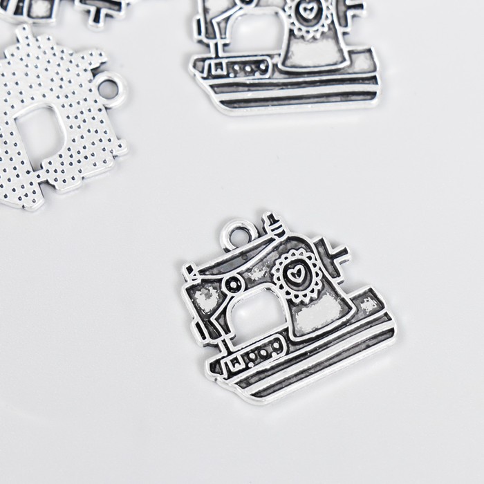 Декор для творчества металл Швейная машинка серебро 2х2 см