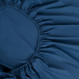 

Простыня на резинке темно-синего цвета из органического стираного хлопка Essential, размер 180х200 с