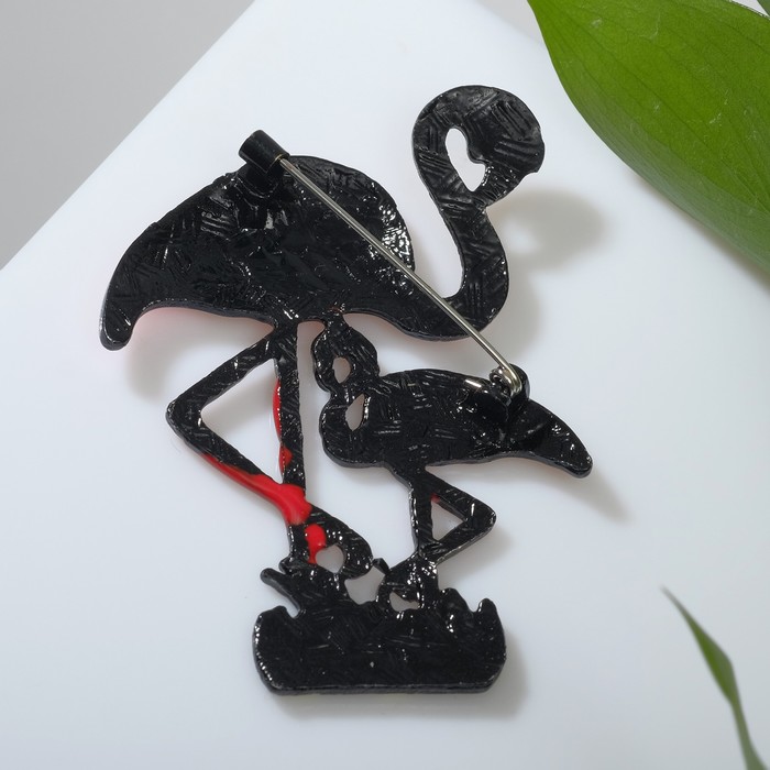 

Брошь "Фламинго" в траве, цветная в чёрном металле