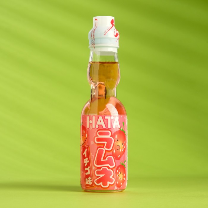 Напиток газированный Ramune со вкусом клубники, 200 мл