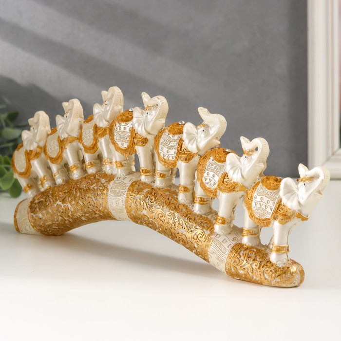 фото Сувенир полистоун "семь белых слонов в золотых попонах на резном бивне" 11х3,5х28,5 см