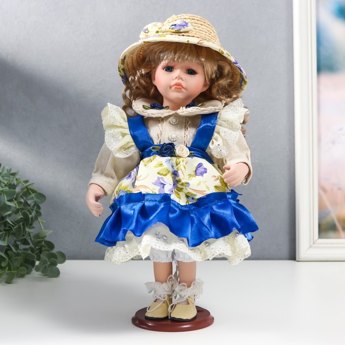 Кукла коллекционная керамика Алиса в синем платье с цветами, в соломенной шляпке 30 см кукла коллекционная керамика стася в синем полосатом платье и синей куртке 40 см 4822723