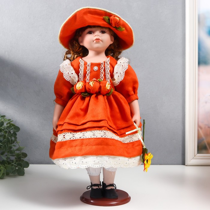 Кукла коллекционная керамика Вера в ярко-оранжевом платье и шляпе с розами 40 см кукла коллекционная керамика машенька в коралловом платье и бордовом жакете 40 см