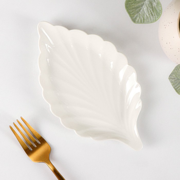 Блюдо керамическое «Лист», 19×11 см, цвет белый посуда и инвентарь вещицы керамическое блюдо лист
