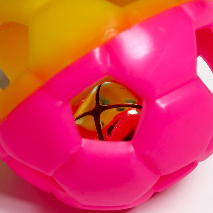 Игрушка резиновая "Футбольный мяч" с бубенчиком, 6 см, жёлтая/розовая