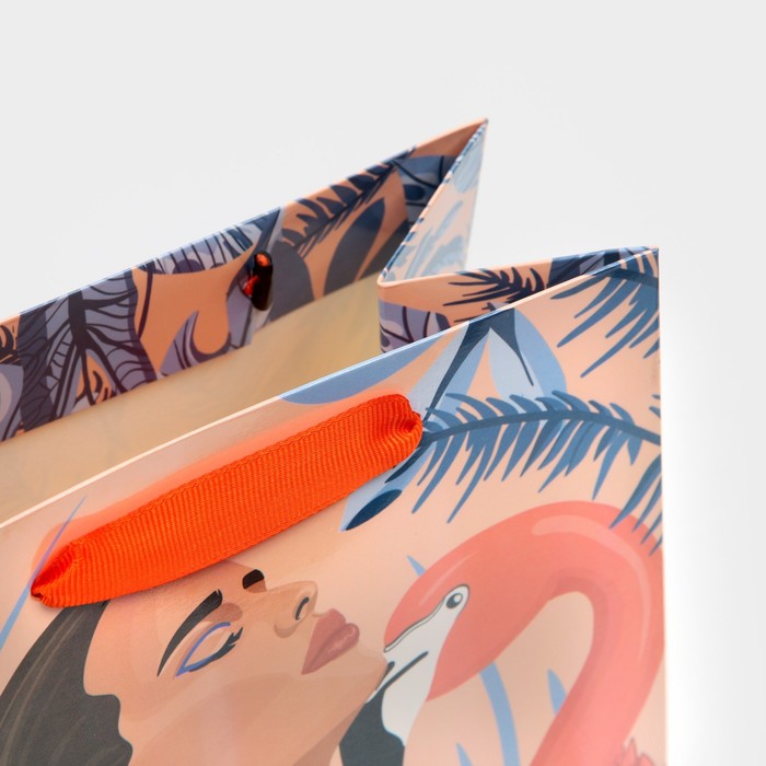 Пакет ламинированный «Девушка с фламинго», MS 18 х 23 х 10 см