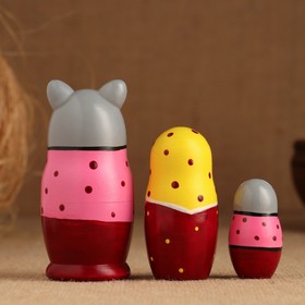 

Матрешка"Кот серый с лакомством", 3 кукольная