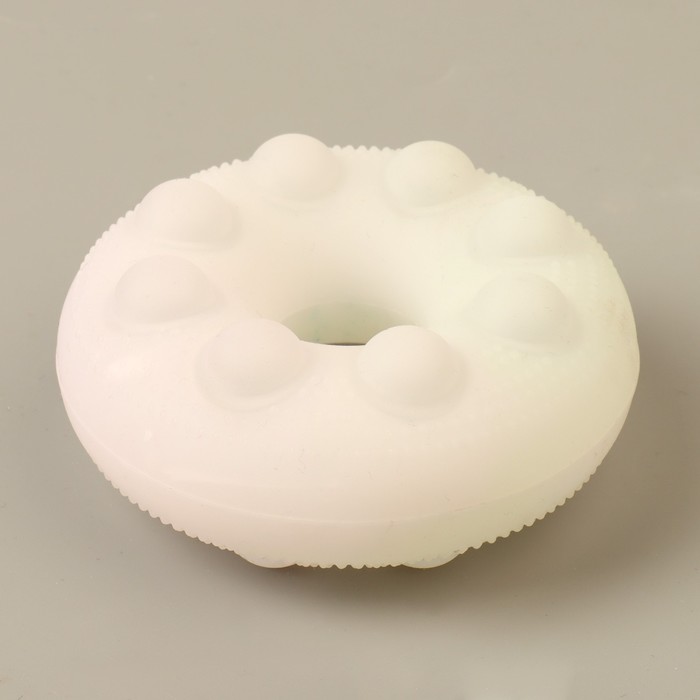 

Мялка «Пончик» меняет цвет на солнце